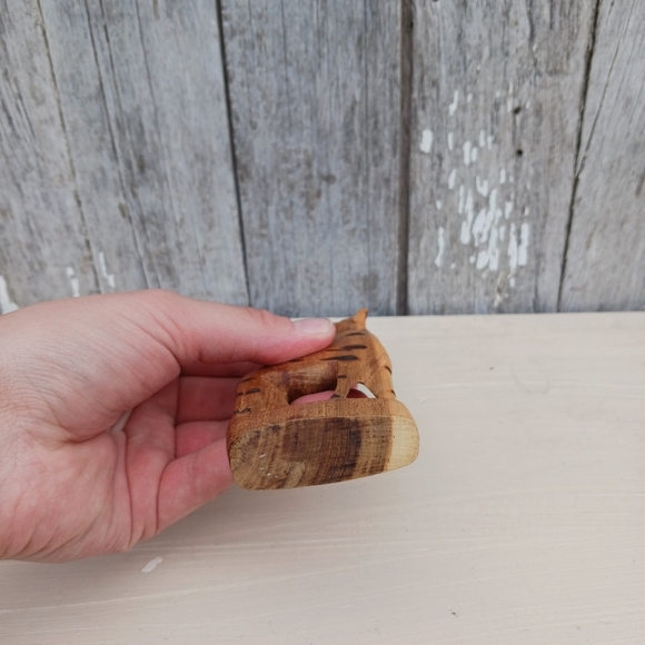 Hand Carved Wooden Giraffe 6" Small Wild Animal Wood Statue Figurine - Picture 4 of 6